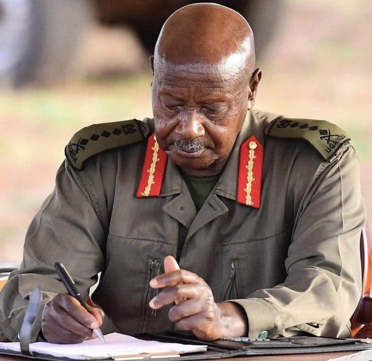 President Museveni atadde omukono ku mabago g’amateeka 9 – ery’emmwanyi eriggyawo UCDA likyajulidde
