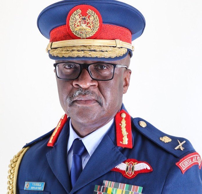 Ssaabaduumizi w’eggye lya Kenya Gen. Francis Ogolla afiiridde mu kabenje k’ennyonyi