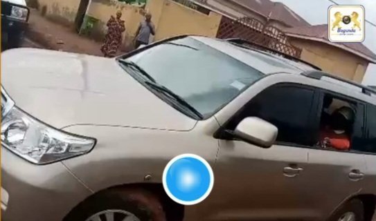 Ssaabasajja Kabaka asiimye naalambula essaza lye Kabula – n’okubuuza ku baana abato