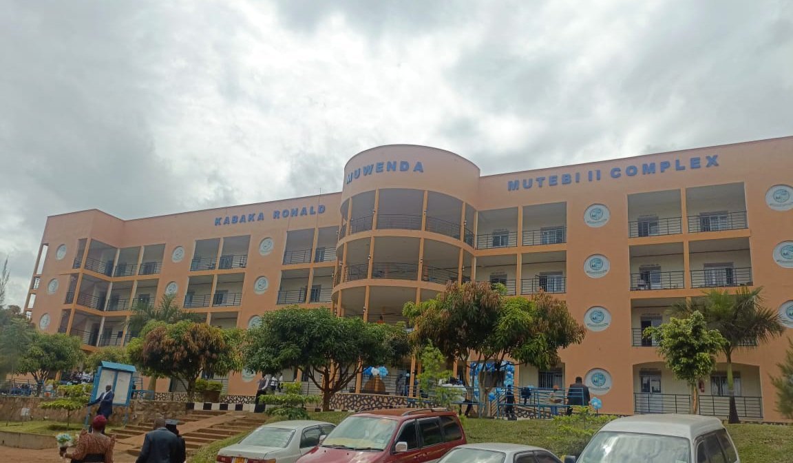 Ssaabasajja Kabaka asiimye nabbula ekizimbe mu mannya ge ku ttendekero ly’abasawo erya International Paramedical and Nursing school Maya – ku matikkira g’ettendekero ag’omulundi ogwokutaano