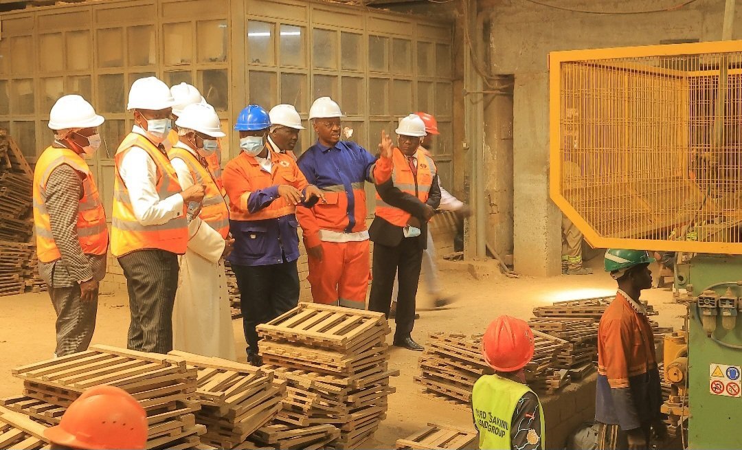 Ssaabasumba Ssemogerere abakozi abasusse okubba kampuni zebakolera – ekiviiriddeko ezimu okugwa
