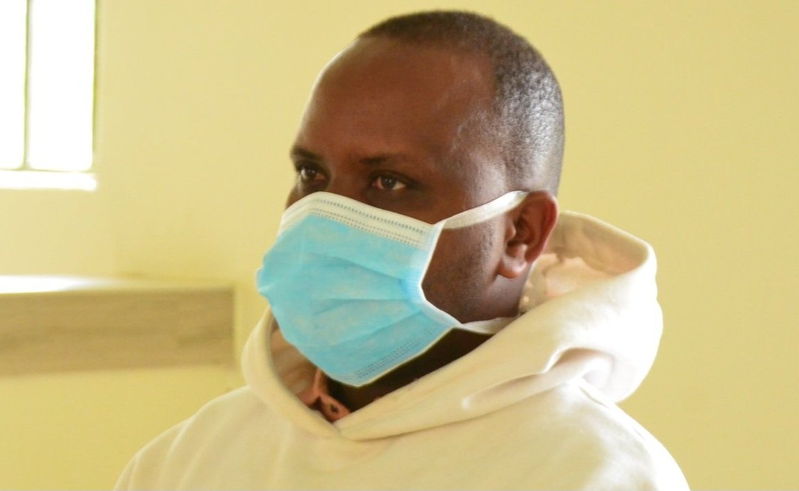 Ssentebe wa district ye Kitagwenda asindiikiddwa ku alimanda okutuusa omwaka ogujja 2026 – avunaanibwa gwakusaba bantu ensimbi ng’abasuubizza emirimu naatagibawa