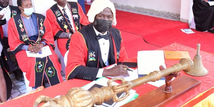 Jacob Oulanyah wakuweebwa ekitiibwa kya doctor mu byénjigiriza- abakulembeze ba government ezébitundu mu bukiika kkono bayisizza ebiteeso ebirala ebimusiima