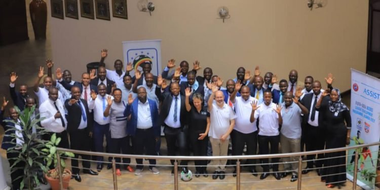 Abakungu ba Club za Uganda premier league batendekeddwa – club zirina okuyiga okwekolera sente