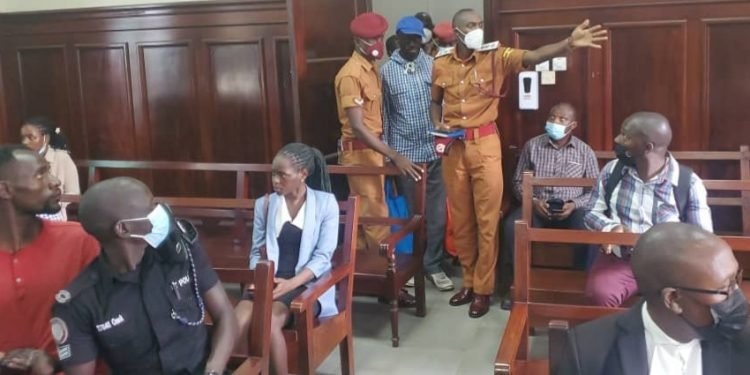 Kyadaaki Dr. Kiiza Besigye kooti emulagidde asasule obukadde 3 mu kifo ky’obukadde 30