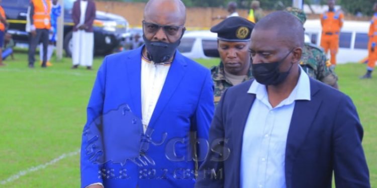 Ssaabasajja Kabaka ali mu ssaza lye Bulemeezi – Embwa n’Engo zeziggulawo omupiira gw’ebika