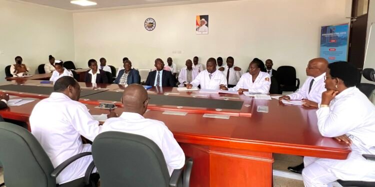 Enkaayana ku ttaka ly’eddwaliro lye Kayunga – Dr.Diana Atwine asisinkanye abalikulira