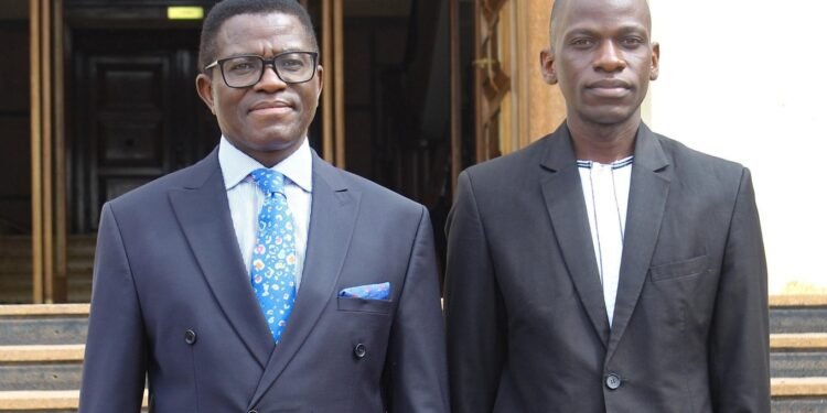 Abeddira Akayozi banjudde Kafumu omuggya