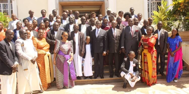 Katikkiro Mayiga asisinkanye Ababiito be Kkooki – abalabudde ku bannakigwanyizi abasekeeterera Buganda