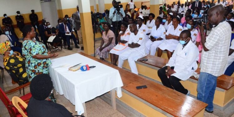 Bannamateeka balabudde ku kiragiro kya ssaabaminister ekigaana akulira oludda oluvuganya government okulambula amalwaliro