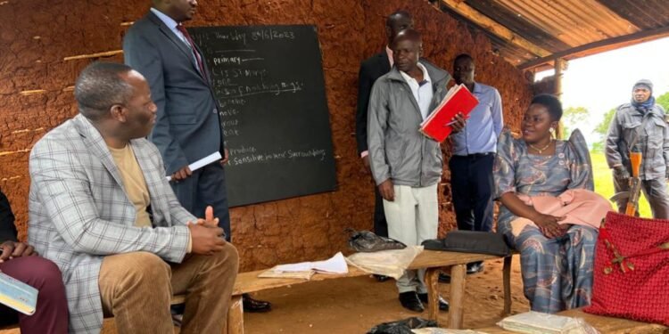 Abe Buvuma batubidde ne ambulance ezitalina mafuta n’amasomero agatalina bikozesebwa