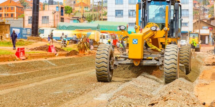 KCCA etandise okuddaabiriza enguudo za industrial area – bannamakolero bagamba zibadde zibafiiriza