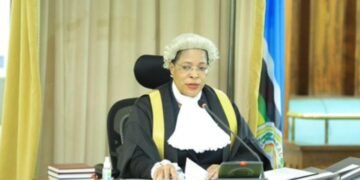 Parliament eyingidde mu nsonga z’ebibira ebigambibwa okwegabanyizibwa abakulu mu government