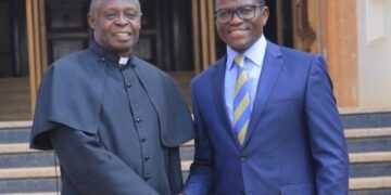 Bishop Lawrence Mukasa akiise embuga – Katikkiro Mayiga amusibiridde entanda