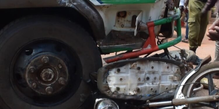 Emmotoka esaabadde abantu e Nateete