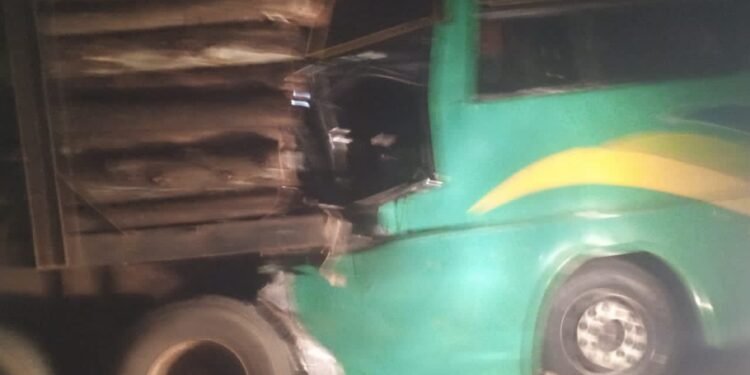 Bus ya Link etomedde emmotoka ekwamye ku kkubo – ddereeva afiiriddewo