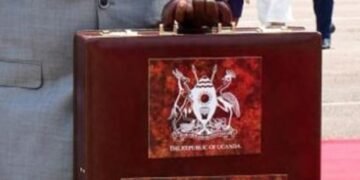 President Museven ayisizza ekiragiro ekikendeeza ku mbalirira y’eggwanga – okuziba eddibu lya world bank