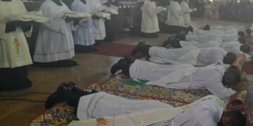 Bishop Lawrence Mukasa ow’e Luweero atikkidde abasaseredooti abasoose mu buweerezabwe
