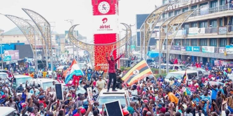 Kyagulanyi Ssentamu atandise okulambula ebitundu by’eggwanga ebyenjawulo – agguddewo ofiisi za NUP e Mbarara