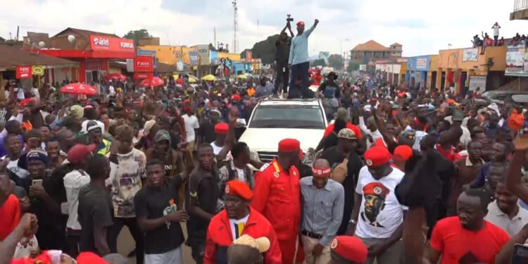 Emirimu gisannyaladde e Busia – president wa NUP Kyagulanyi ng’aggulawo office za NUP