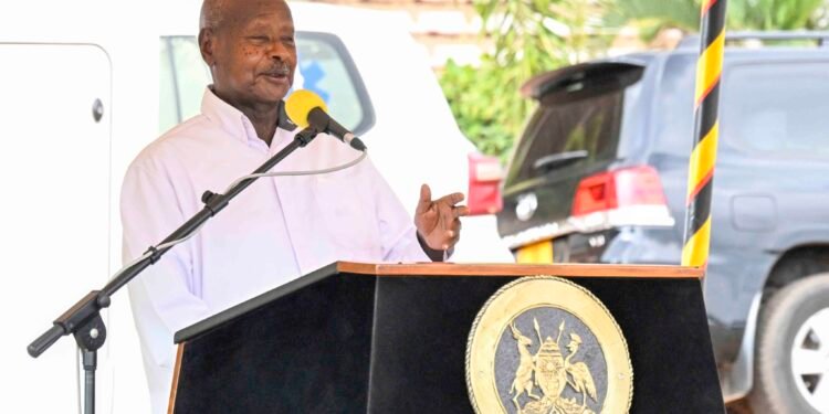 President Museven alabudde aba NRM abayiwaayiwa ensimbi mu by’obufuzi