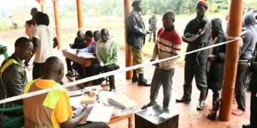 Okulonda ssentebe wa district ye Hoima abantu bagumidde enkuba ekutataaganyizza