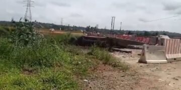 Abalimi abaliraanye omugga Katonga bekalakaasizza lwakubagaana kuyita ku lutindo – babakubyemu omukka ogubalagala