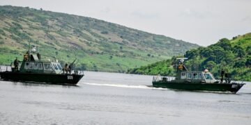 President Museven atongozza enkambi y’amagye goku mazzi – alabudde abasirikale obutataaganya basuubuzi