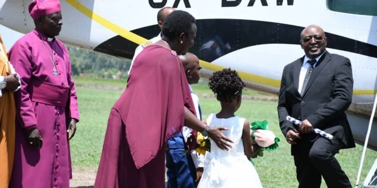 Omusinga Charles Wesley Mumbeere atuuse ku butaka oluvannyuma lw’emyaka 7