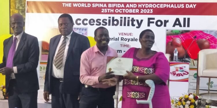 Okukuza olunaku lw’abaana abazaalibwa n’ebizibu ku nkizi n’emitwe egiziimba – Munnamawulire wa CBS aweereddwa engule emusiima