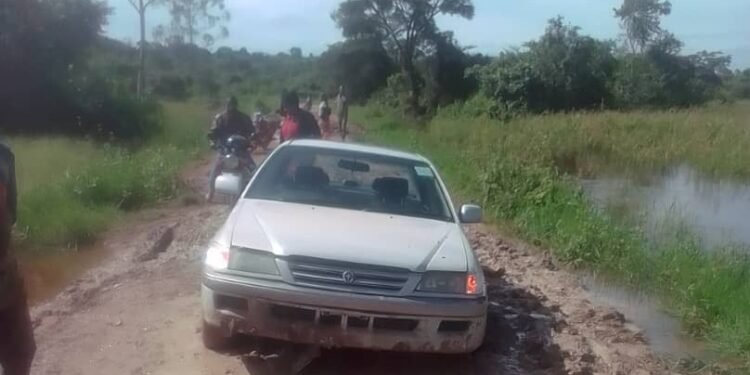 Emmotoka esuuliddwa mu lusenyi etiisizza abatuuze – teriiko nnamba