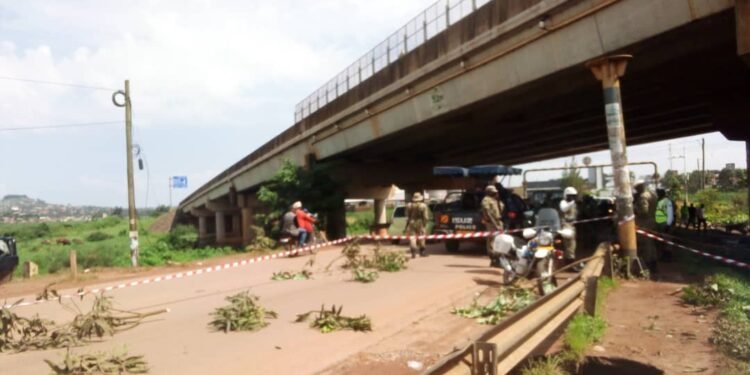 Entambula yeyongedde okusannyalala e Busega – olw’ekitundu ku luguudo ekiguddemu