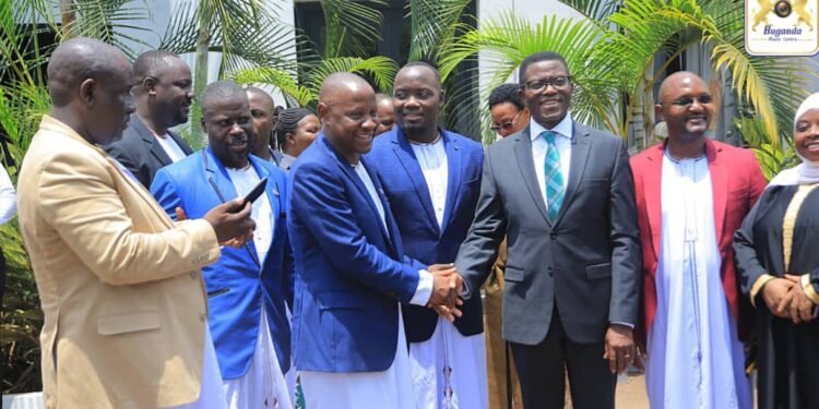 Katikkiro Mayiga asisinkanye abavubuka mu kika ky’Omutima Omuyanja – abakubirizza okwettanira obukulembeze