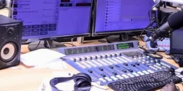 Radio ewezezza emyaka 127 munsi yonna