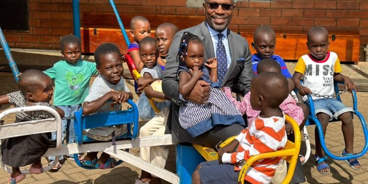 MMAKS advocates  – Valentines day bagikuzizza n’abaana abatalina mwasirizi babawadde obuyambi