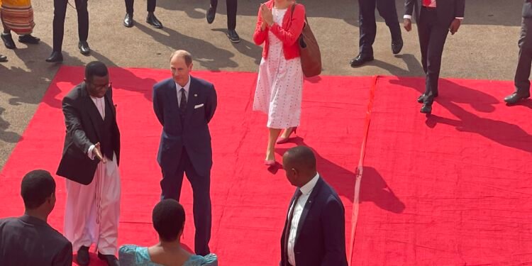 Omulangira Edward owe Bungereza Duke of Edinburgh alambudde embuga enkulu eya Buganda