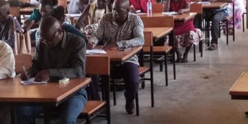 Ssentebe wa district ye Nakaseke awalirizza abasomesa abayizi ba P.7 okutuula ebigezo – olw’omuwendo gw’abayizi abakola obubi  PLE okweyongera