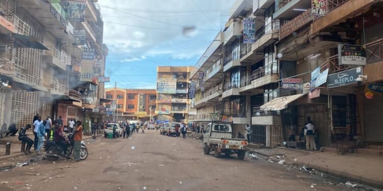 Abasuubuzi baggaddewo amaduuka gabwe mu Kampala lwa nkola EFRIS