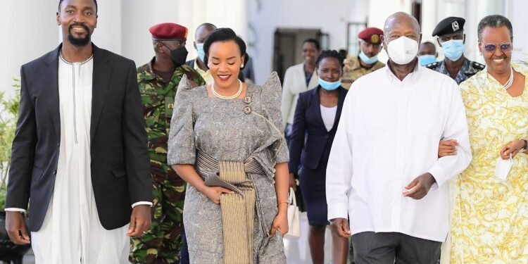 President Museven atonedde Kyabazinga ente 100 – amwebazizza olw’okubanjulira Inhebantu