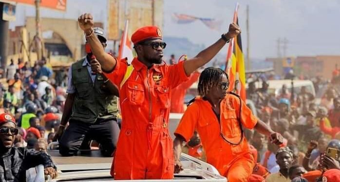 President wa NUP Kyagulanyi Ssentamu ayaniriziddwa mu mizira e Masaka – akukkulumidde police olw’okubakubanga omukka ogubalagala