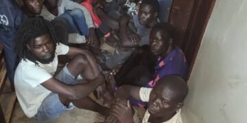 Police ekutte abalala 30 abagambibwa okutigomya abantu mu kitundu kye Kira