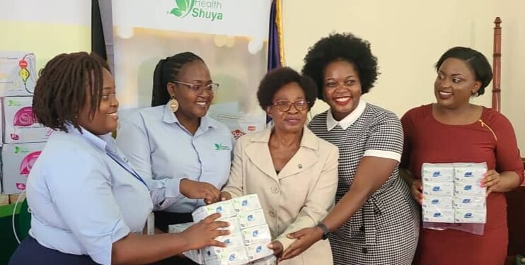 Ekitongole kya Nnabagereka Fund kisse omukago ne kampuni ya Shuya Sanitary Napkins – bakuyambako abawala abasoomozebwa mu nnaku zabwe ez’ensonga