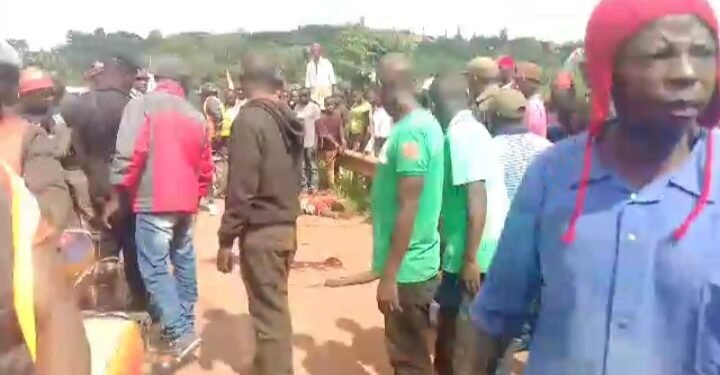 Abantu 3 bafiiridde mu kabenje akagudde e Nsangi – babadde batambulira ku bodaboda emmotoka n’ebasaabala