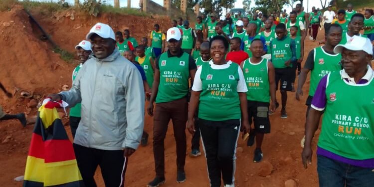 Gen.Katumba Wamala awabudde abantu okwewala okuziimba okumpi n’amakubo