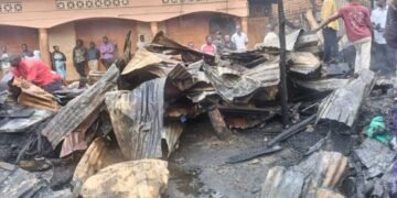 Omuliro gusanyizaawo emmaali y’abasuubuzi e Katwe