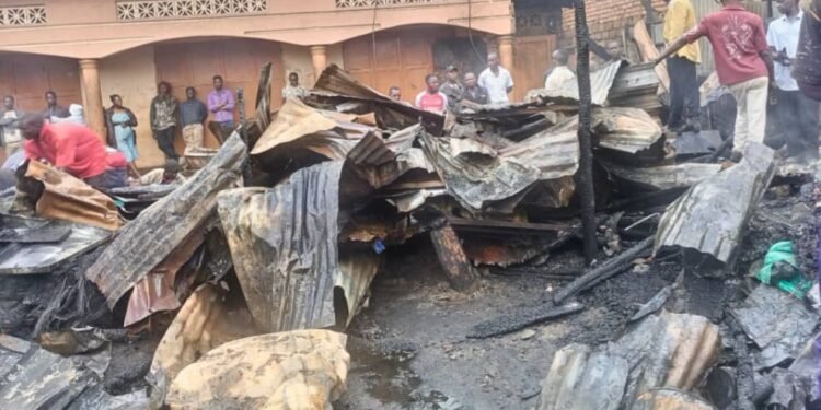 Omuliro gusanyizaawo emmaali y’abasuubuzi e Katwe