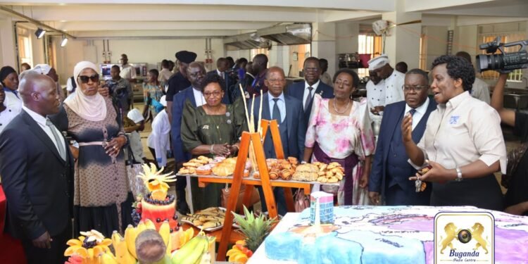 Ettendekero ly’ebyemikono erya Buganda Royal lijaguzza emyaka 25 bukyanga litandikibwawo mu 1999- kye kimu ku birabo by’amatikkira ga Kabaka ag’omulundi ogwa 31