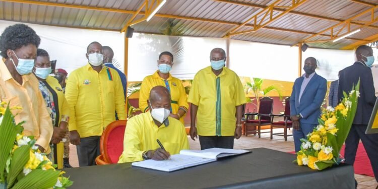 President Museven agambye nti omuwendo gw’ababaka ba parliament sigwakukendeezebwa – wabula awagira eky’okukendeeza omusaala ogubaweebwa