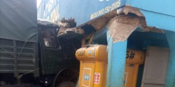 Emmotoka ya UPDF ewabye neeyingirira ekizimbe ku luguudo lwe Bombo