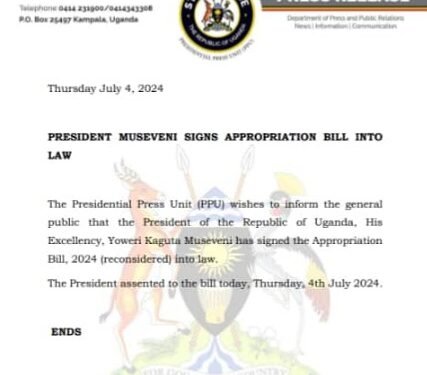 President Museven kyaddaaki atadde omukono ku tteeka erirambika engabanya ya sente mu mbalirira y’eggwanga